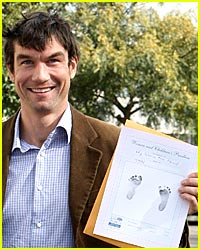 Jerry O'Connell Shows Off Twins' Footprints