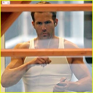 Ryan Reynolds is a Muscle Man