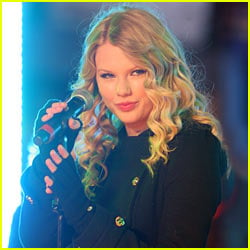 Taylor Swift Scores SNL Gig