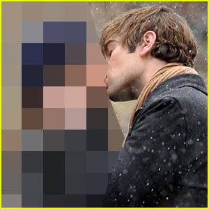Chace Crawford Kissing Who???