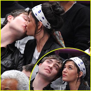 Ed Westwick & Jessica Szohr: Kissing Couple