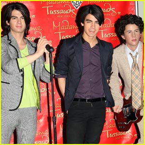 Jonas Brothers Wax Figures Revealed!