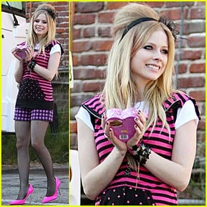 Avril Lavigne Launches 'Black Star' Fragrance