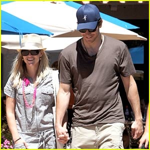 Reese Witherspoon & Jake Gyllenhaal: Coachella Couple