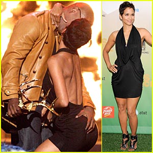 Halle Berry & Jamie Foxx: Kissing Commotion