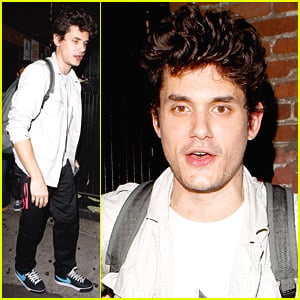 John Mayer Is Hounded At Hotel Cafe