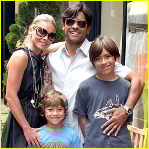 Kelly Ripa & Mark Consuelos: SoHo Sweethearts | Celebrity Babies