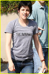 Kristen Stewart Dons 'Runaways' T-Shirt