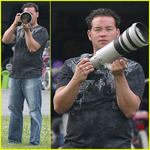 Jon Gosselin Uses Paparazzi Camera