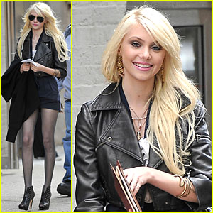Taylor Momsen Smiles Sweetly