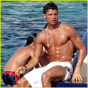Cristiano Ronaldo: Armani's New Underwear Model!