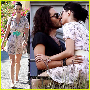 Katy Perry & Russell Brand: Kissing Couple