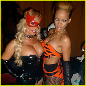 Rihanna's Halloween Costume: Sexy Tiger!