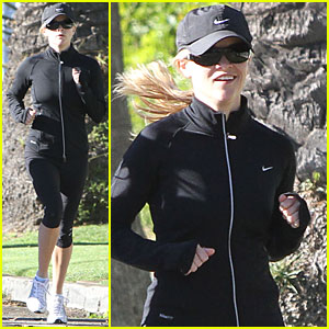 Reese Witherspoon Works Up A Sweat