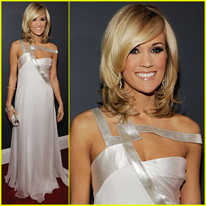 Carrie Underwood - Grammys 2010 Red Carpet