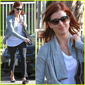 Kate Walsh Zips Up and Down