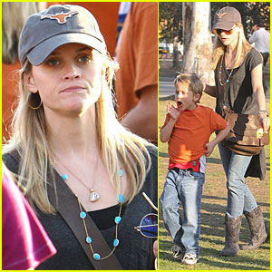 Reese Witherspoon & Deacon: Longhorn Pride!