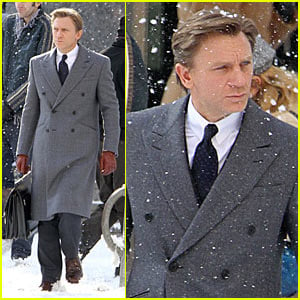 Daniel Craig: Snowy Dream House!