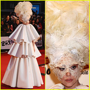 Lady Gaga: Three-Layer Cake Dress!