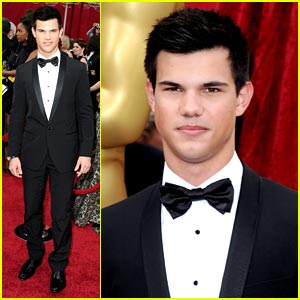 Taylor Lautner -- Oscars 2010 Red Carpet