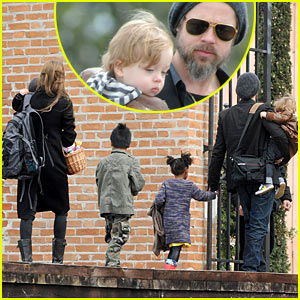 Brad Pitt & Angelina Jolie: Easter Egg Hunt!