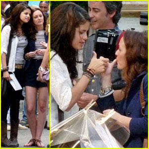 Leighton Meester & Selena Gomez: 'Monte Carlo' Handshake