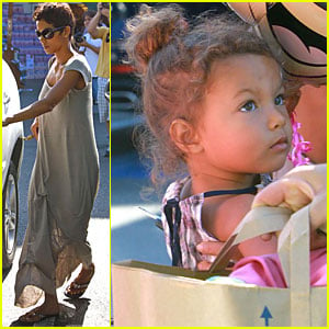 Halle Berry: Shopping with Nahla & Minnie Mouse!
