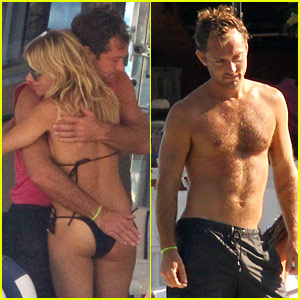 Jude Law is Hands On with Sienna Miller