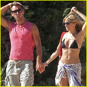 Jude Law: Ibiza Vacation with Sienna Miller!