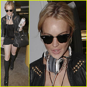 Lindsay Lohan Out of Rehab -- FIRST PIC