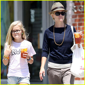 Reese Witherspoon & Ava Phillippe: Iced Tea Time!