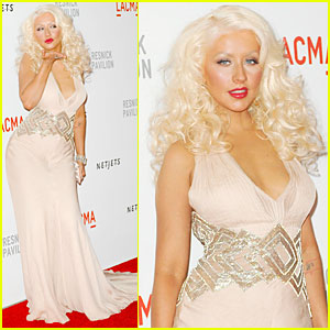 Christina Aguilera: LACMA Unmasking!