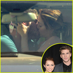 Miley Cyrus & Liam Hemsworth: Kissing in the Car!
