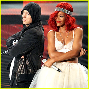 Rihanna & Eminem: VMAs Performance Video