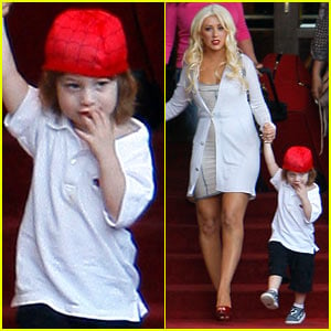 Christina Aguilera: Hotel Checkout with Max