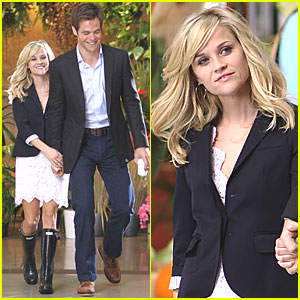 Reese Witherspoon & Chris Pine: Holding Hands on Set!