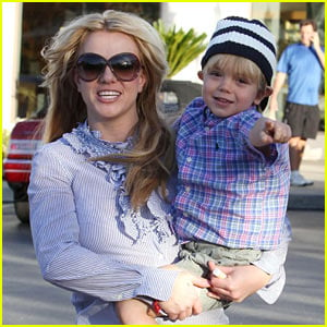 Britney Spears Munches at Menchies with Jayden!