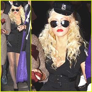 Christina Aguilera: Cop Costume for Halloween!