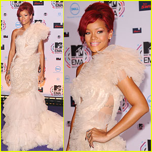 Rihanna: MTV EMAs 2010 Red Carpet