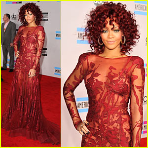Rihanna: AMAs Red Carpet 2010!