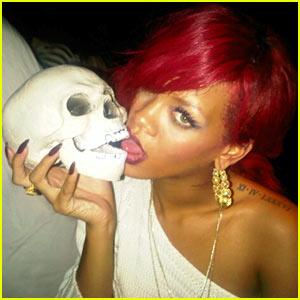 Rihanna: Happy Halloween from London!