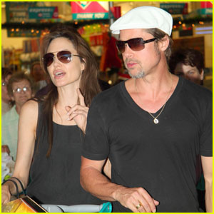 Angelina Jolie & Brad Pitt: Christmas in Namibia!