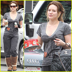 Hilary Duff: Christmas Cookies for Pilates Class!