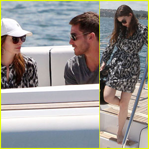 Jake Gyllenhaal & Anne Hathaway: We're On a Boat!