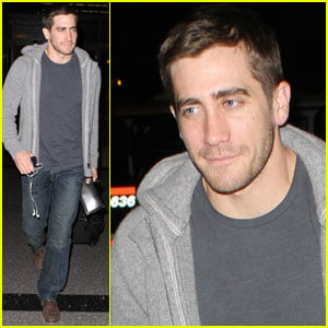 Jake Gyllenhaal Jets Out of LAX