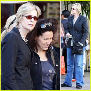 Jane Lynch: Sue Sylvester Throws a Hissy Fit!