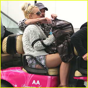Britney Spears: Pink Cart Ride Through Miami Airport!