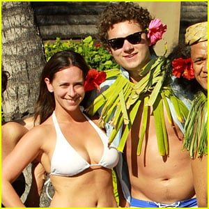 Jennifer Love Hewitt & Alex Beh: Hula in Hawaii!