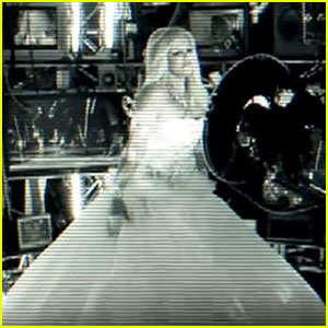Britney Spears: 'Hold It Against Me' Video Teaser!