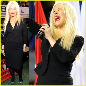 Christina Aguilera: National Anthem at Super Bowl XLV!